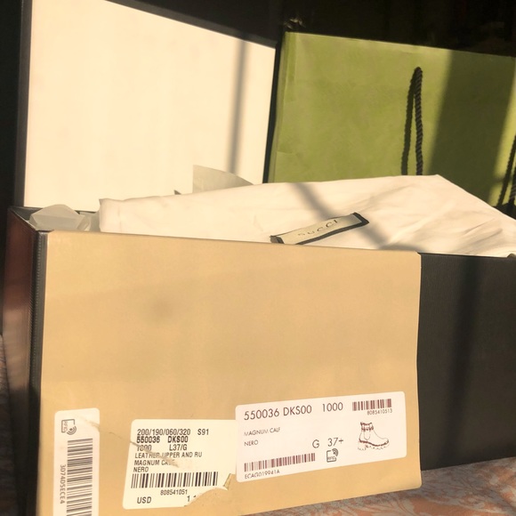 Brand new Gucci leather ankle boot with belt - Picture 4 of 6